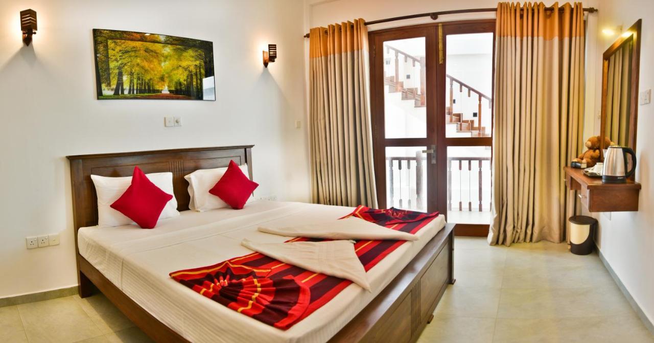 Rominrich Hotel Хикадува Екстериор снимка